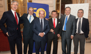 El Dr González Lagunas (presidente 2013-2015) junto Dr Salmerón (2003-2005) y otros miembros de la sociedad